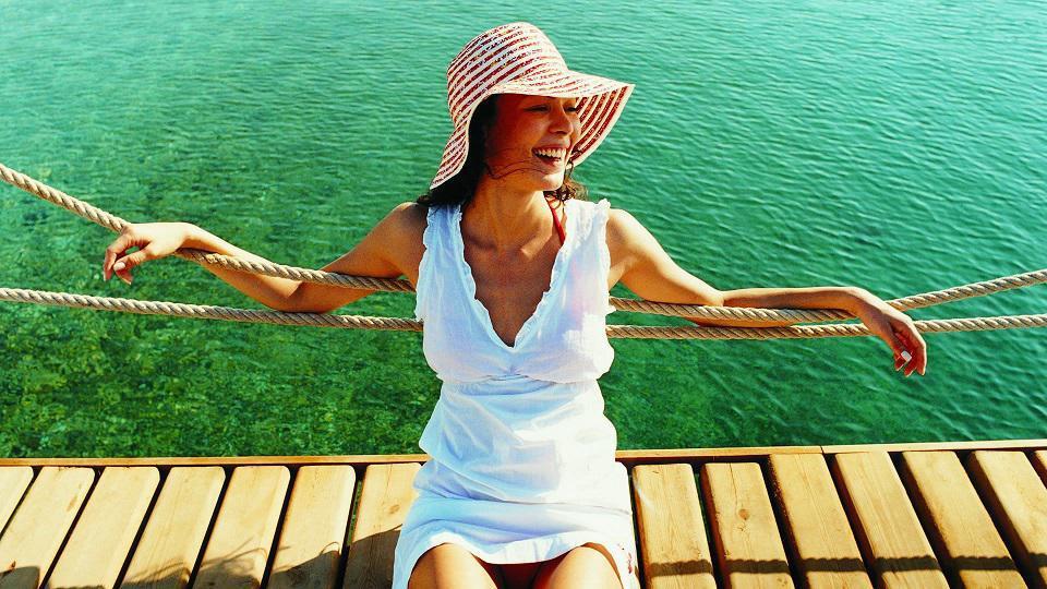 Hotel Su & Aqualand Antalya Exterior photo A woman wearing a sun hat
